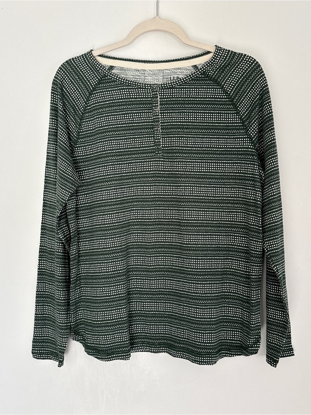 LL Bean Women’s Green Henley Organic Cotton Snap Button Shirt Size Medium C32